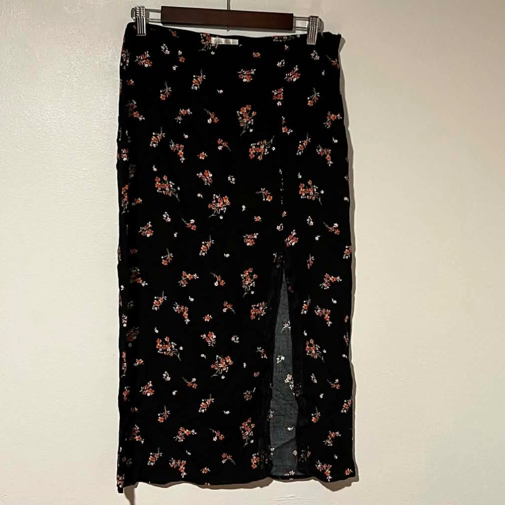 Tillys floral skirt
